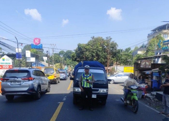 Memasuki Libur Sekolah, Jalur Puncak Cianjur Mulai Padat