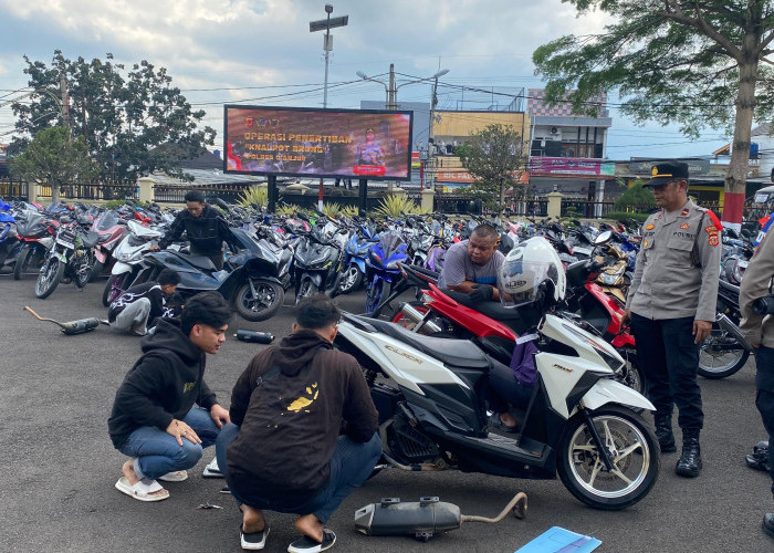 Terjaring Razia, Ratusan Pemotor Ganti Knalpot Brong dengan Knalpot Standar di Polres Cianjur