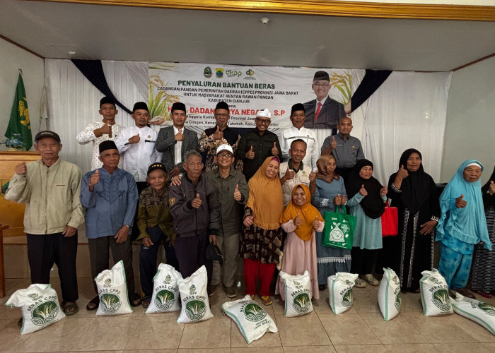 Legislator PKS Kang Dadan Surya Negara Pantau Langsung Penyaluran Beras CPPD Jabar di Takokak Cianjur