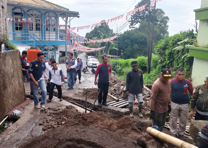 FKUB Cianjur -Tokoh Lintas Agama Gotong Royong Perbaiki Saluran Air Bersih