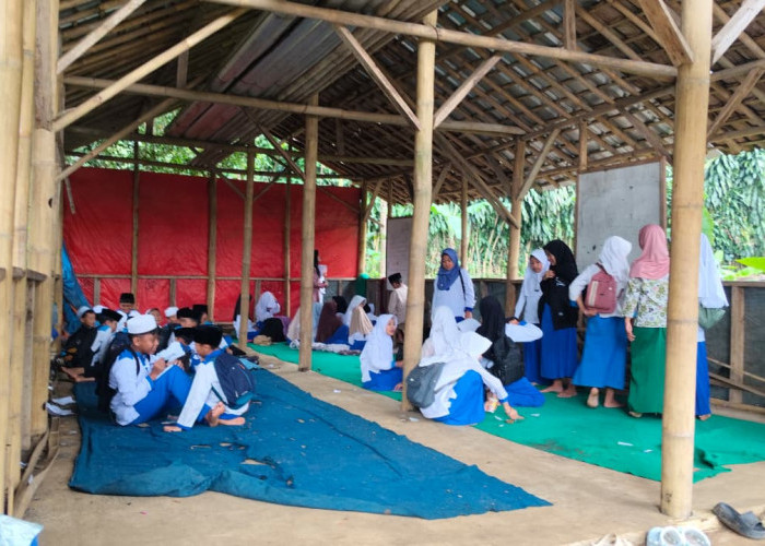 Tiga Tahun Pascagempa, Ratusan Siswa DTA di Cugenang Masih Belajar di Gubuk Bambu