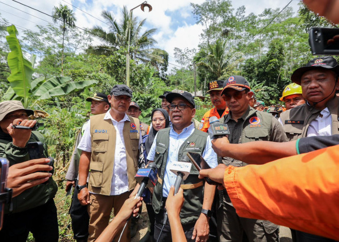Menko PMK Koordinasi Langsung dengan Gubernur Jateng dan BNPB Tangani Bencana Tanah Bergerak di Tegal