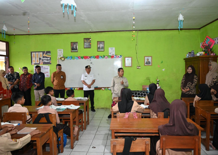 Wamen Fajar Sebut Gerakan ASRI di Sekolah Dapat Menanamkan Kepedulian Lingkungan Sejak Dini