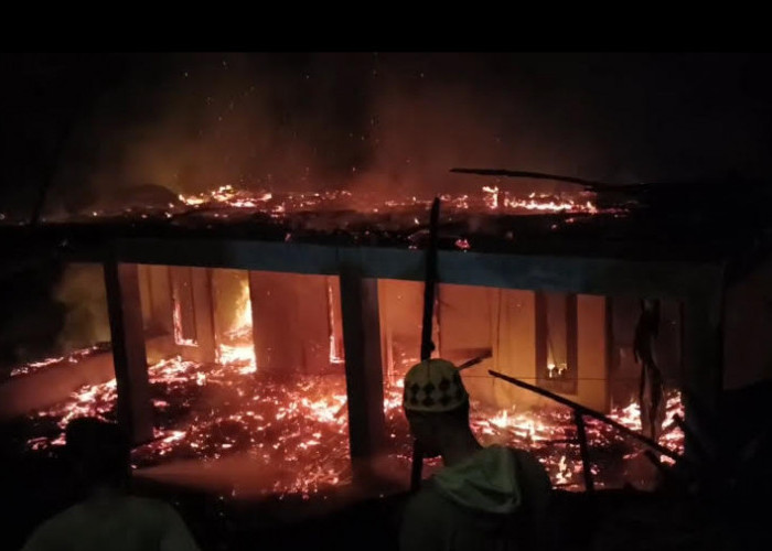 10 Kobong Santri di Cianjur Selatan Hangus Terbakar