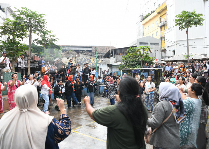 Bey Machmudin Apresiasi Teater Ruang Publik Festival di Kawasan Braga