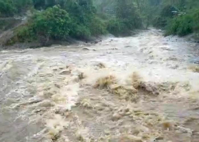 Sungai Cigonggang di Agrabinta Cianjur Meluap, Warga Terisolir tidak Bisa Aktivitas
