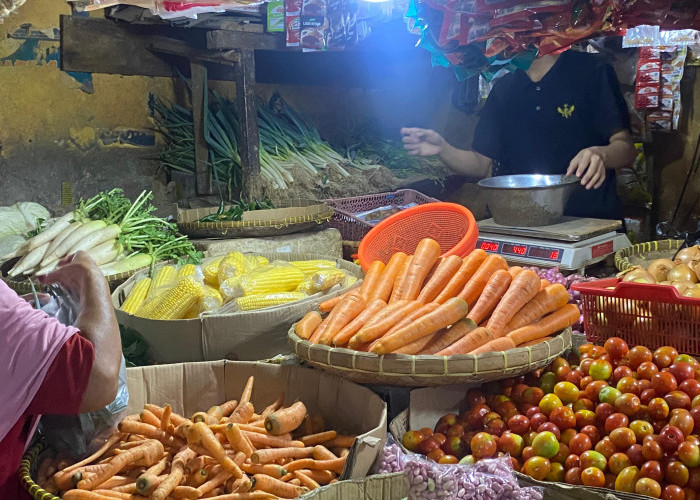 Pasokan Melimpah, Harga Cabai dan Sayuran di Pasar Muka Cianjur Menurun