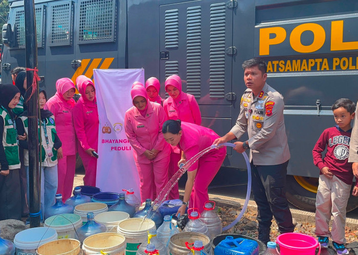 Polres Cianjur Turunkan AWC untuk Atasi Krisis Air Warga Cibaregbeg