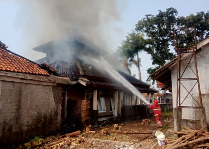 Masjid dan Madrasah di Cianjur Terbakar, Kerugian Ditaksir Rp400 Juta