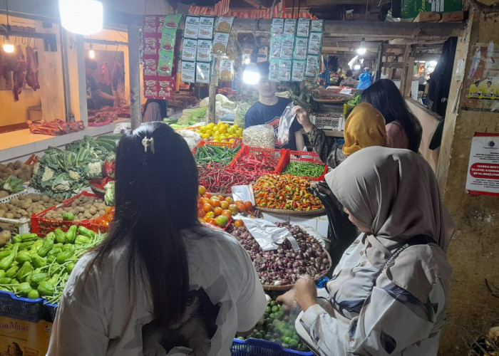 Harga Bahan Pokok di Pasar Cipanas Cianjur Relatif Stabil, Sayur Mayur Fluktuatif