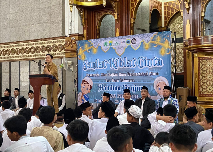 Bupati Cianjur Resmi Buka 'Sanlat Kiblat Cinta' di Masjid Agung