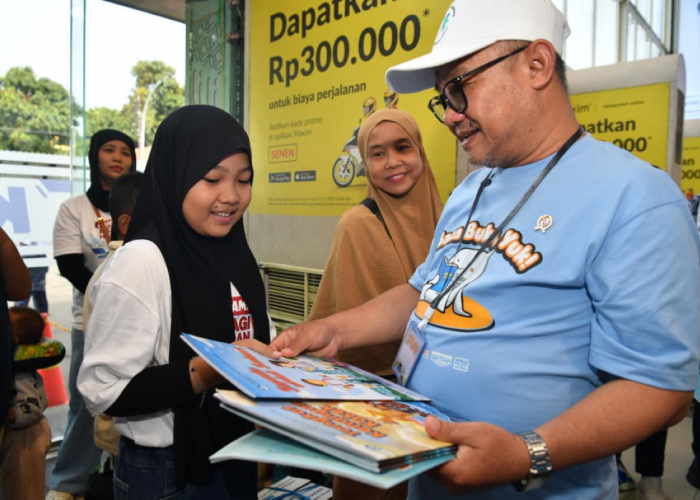 Kemendikdasmen Bagikan 24 Ribu Buku untuk Pemudik di Stasiun dan Terminal