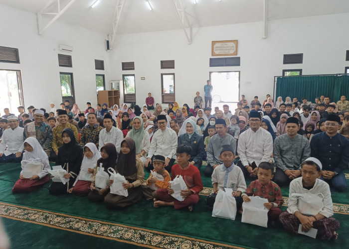 DKM Al-Amanah DPRD Cianjur Santuni Ratusan Anak Yatim