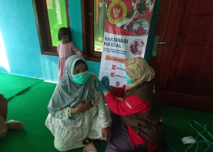 Warga Empat Desa di Pagelaran Cianjur Ikuti Vaksinasi Covid-19 BIN RI