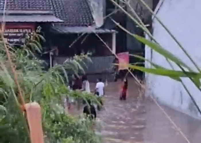 Hujan Lebat Guyur Karangtengah, Rumah Warga Tergenang Banjir
