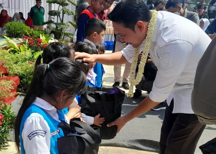 Rembug Warga di Cibodas, Bupati Cianjur Serahkan Bantuan dan Tinjau Pelayanan Publik