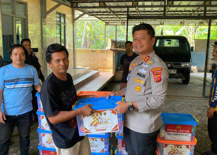 Polres Cianjur Ulurkan Bantuan bagi Pekerja Pabrik Tahu yang Terdampak Gejolak Harga Kedelai