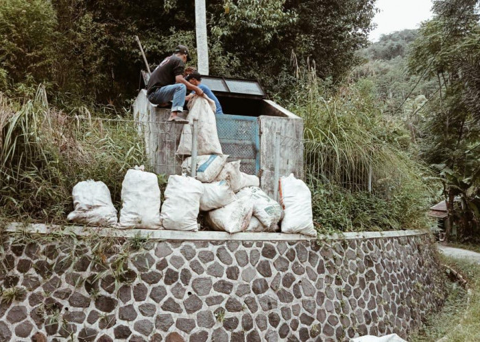RIMBA Soroti Persoalan Pengelolaan Sampah di Kawasan Situs Gunung Padang Cianjur