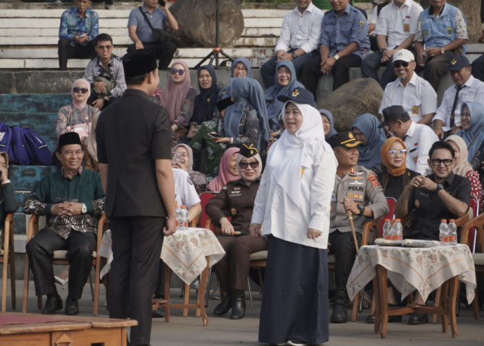 Pejabat Pemkab Cianjur Pakai Seragam Sekolah saat Peringati Hari Anak Nasional 2026