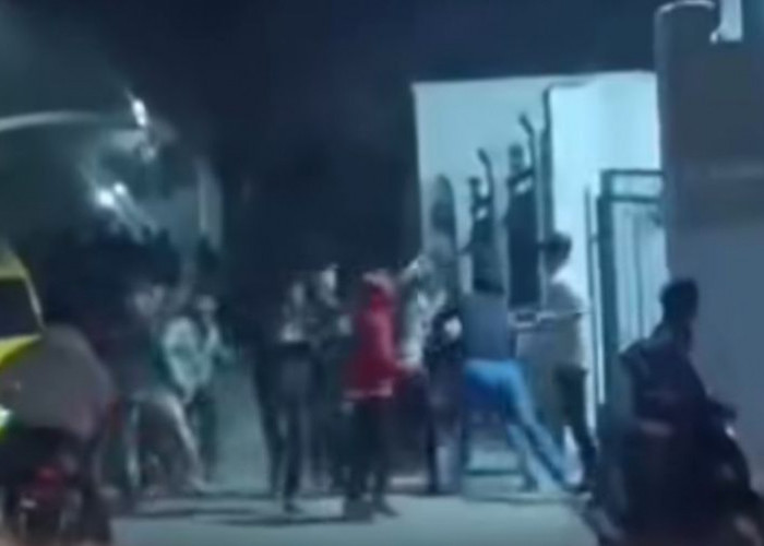 Sopir Angkot Bubarkan Perang Sarung di Pacet Cianjur