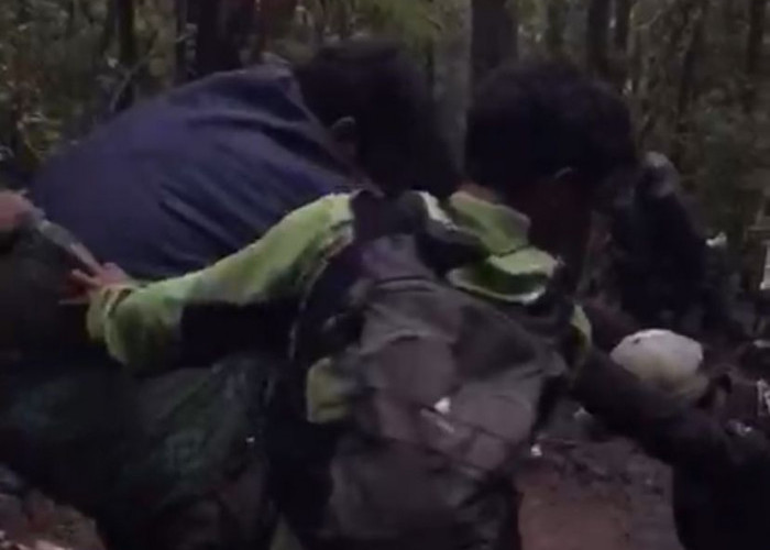 Viral! Pendaki Berbobot 145 Kilogram Dievakuasi dari Gunung Gede Pangrango