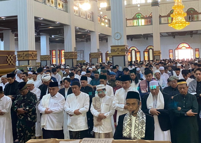 Ribuan Jamaah Salat Idulfitri di Masjid Agung Cianjur, Bupati Tekankan Ukhuwah dan Kepedulian Sosial