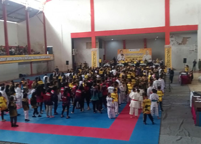 1.327 Karateka Se-Jabar Adu Ketangkasan di Cianjur