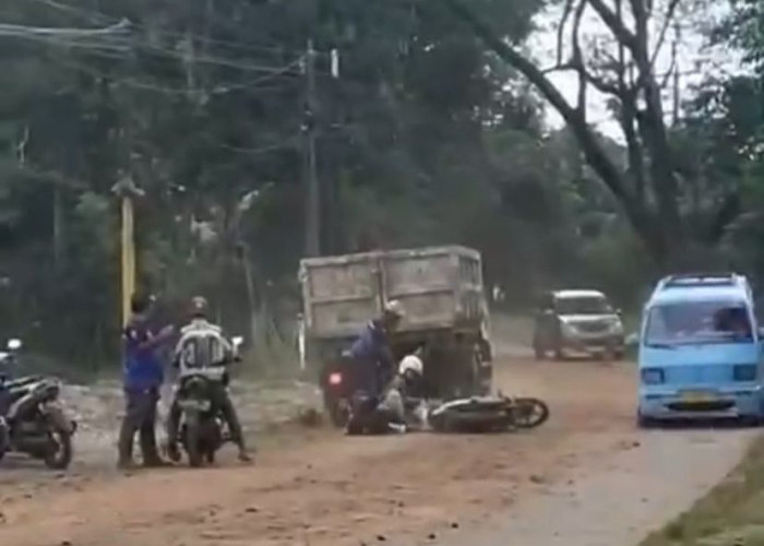 Licin, Sejumlah Pemotor Terjatuh di Mande Cianjur
