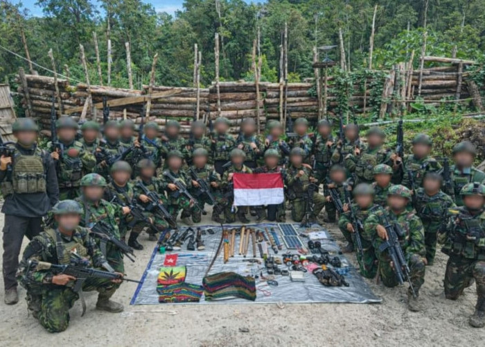 Satgas Yonif 300/Brajawijaya Amankan Senjata dan Logistik dari Markas Kelompok Bersenjata di Nduga