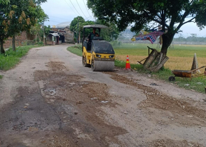 Usai Disorot Pemprov Jabar, Jalan Menuju Stasiun KCIC Tegalluar Akhirnya Diperbaiki