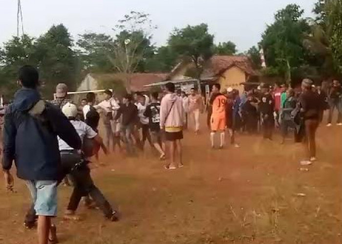 Bentrok Antar Penonton Turnamen Sepak Bola di Kecamatan Cibeber Cianjur, Satu Orang Luka Serius