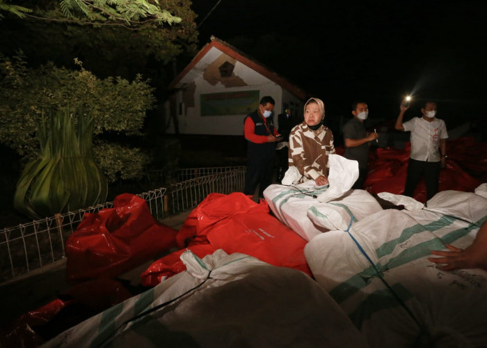 Mensos Terjun Langsung Pastikan Penyaluran Logistik untuk Korban Gempa Cianjur Aman