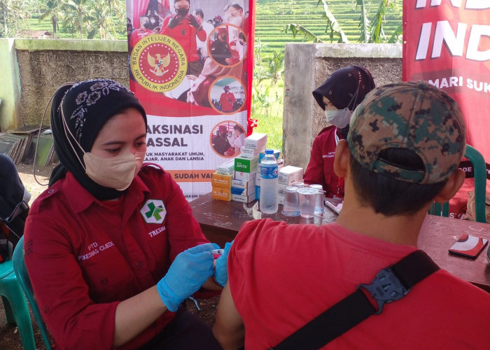 BIN Gelar Vaksinasi Covid-19 di Cugenang Cianjur, Warga Antuasias