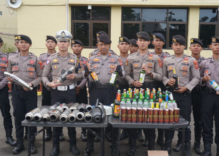 Hasil KRYD, Polres Cianjur Amankan Ratusan Knalpot Brong dan Botol Miras 