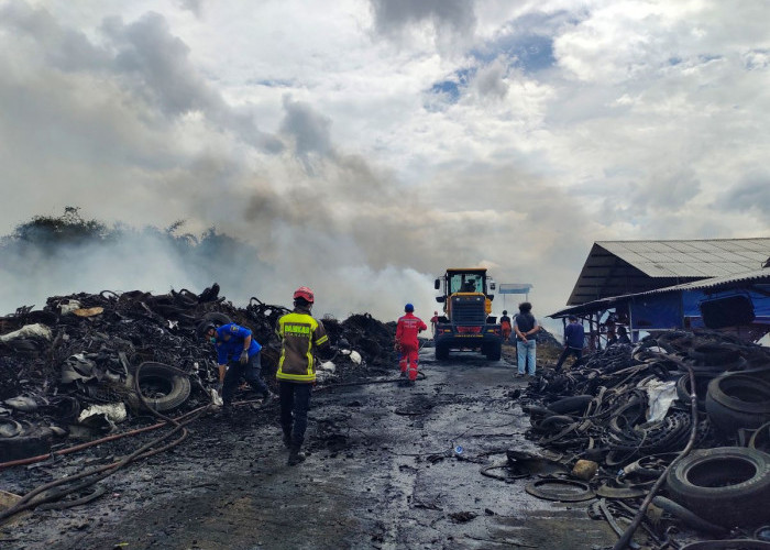 Pasca Kebakaran Tumpukan Ban Bekas, Pemerintah Kecamatan Mande Buka Posko Pengaduan Warga