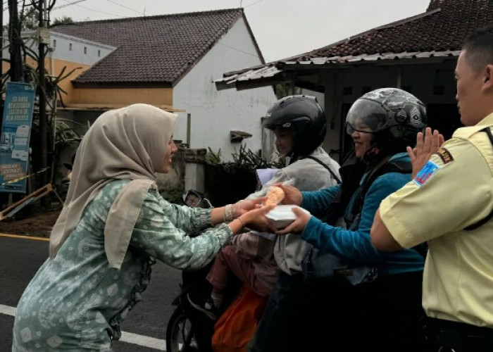 Wujudkan Nilai Hari Sumpah Pemuda, PLN Cianjur Hadirkan Kepedulian melalui Jum’at Berbagi
