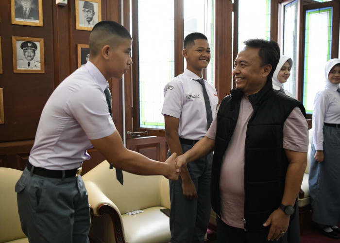 Sekda Herman Suryatman Lepas Empat Calon Asal Jabar Ikuti Seleksi Paskibraka Nasional 