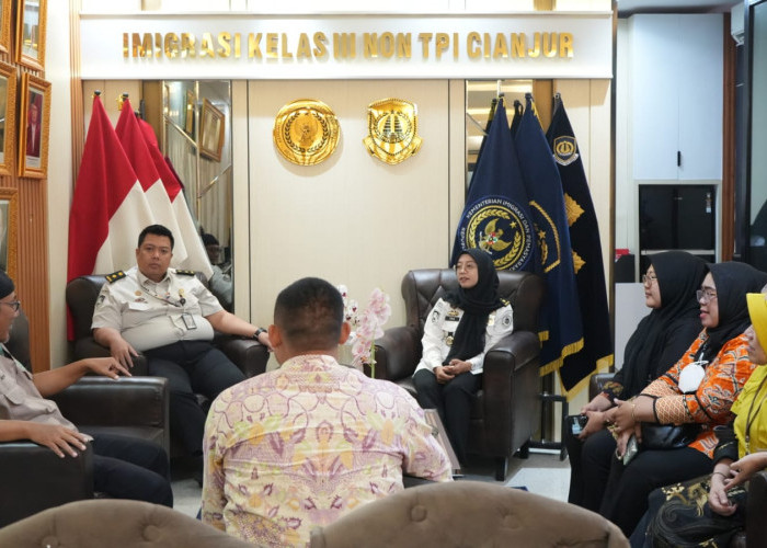 Imigrasi Cianjur Gelar Baksos Kesehatan dan Distribusikan Sembako untuk Warga