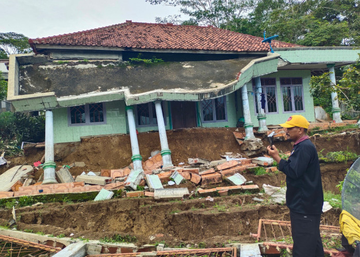 Enam Tahun Berlalu, Korban Pergeseran Tanah di Takokak Cianjur Masih Bertahan di Rumah Rusak