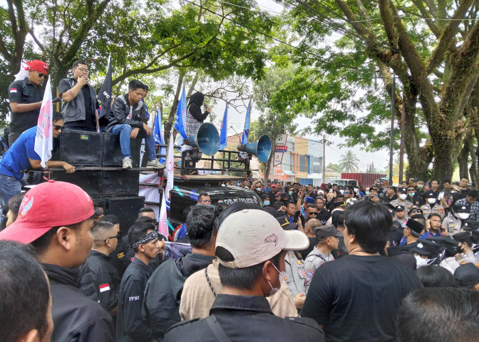 Geruduk DPRD Cianjur, 234 SC Desak Pemkab Kembalikan Anggaran UHC