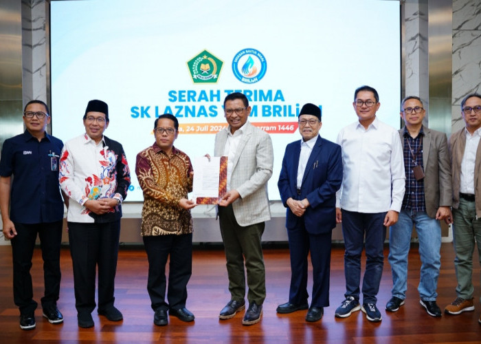 Kemenag RI Menyerahkan SK Izin Operasional Sebagai Lembaga Amil Zakat Skala Nasional Kepada YBM BRILiaN