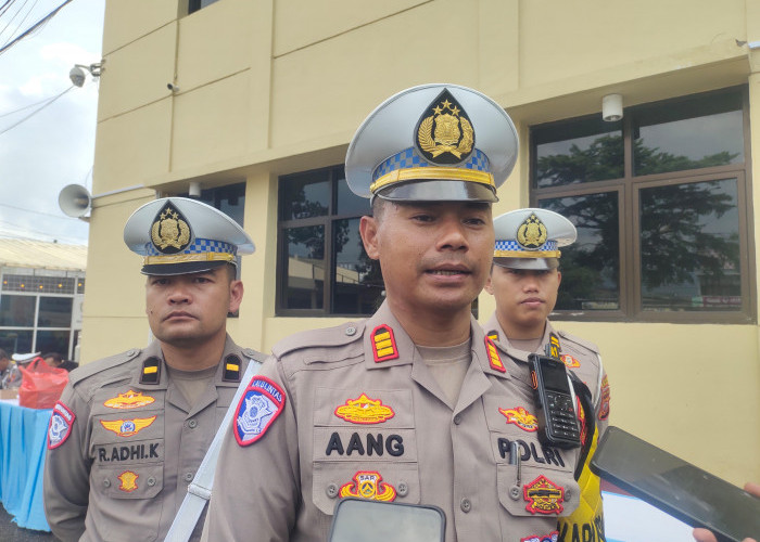 Satlantas Polres Cianjur Pasang Rambu Rawan Bencana, Pengguna Jalan Diimbau Waspada