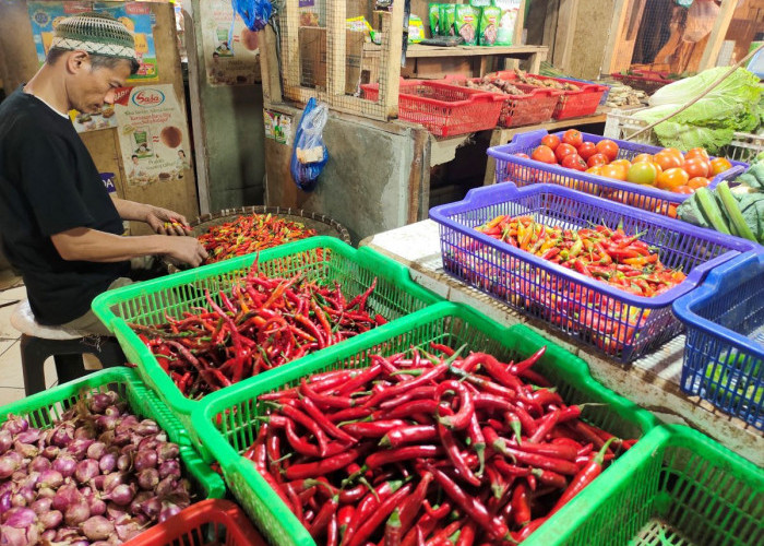 Harga Cabai dan Daging Sapi di Pasar Cipanas Cianjur Berangsur Turun