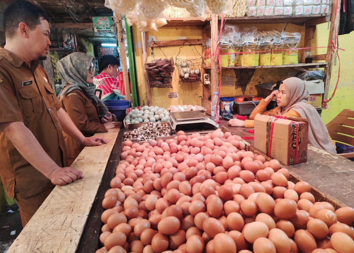 Jelang Nataru, Harga Telur dan Cabai di Pasar Cianjur Kompak Naik