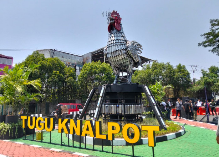 Knalpot Brong Hasil Razia Disulap Jadi Tugu Ayam Pelung di Cianjur
