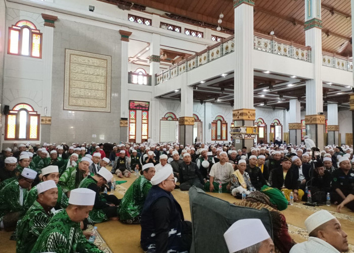 Ribuan Jemaah Hadiri Manaqiban di Masjid Agung Cianjur