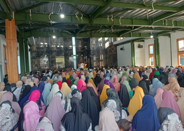Ratusan Jemaah Antusias Hadiri Tabligh Akbar di Masjid Miftahussa’adah Cibeber Cianjur