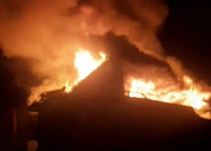 Bungalow Hotel di Ciloto Cianjur Hangus Terbakar