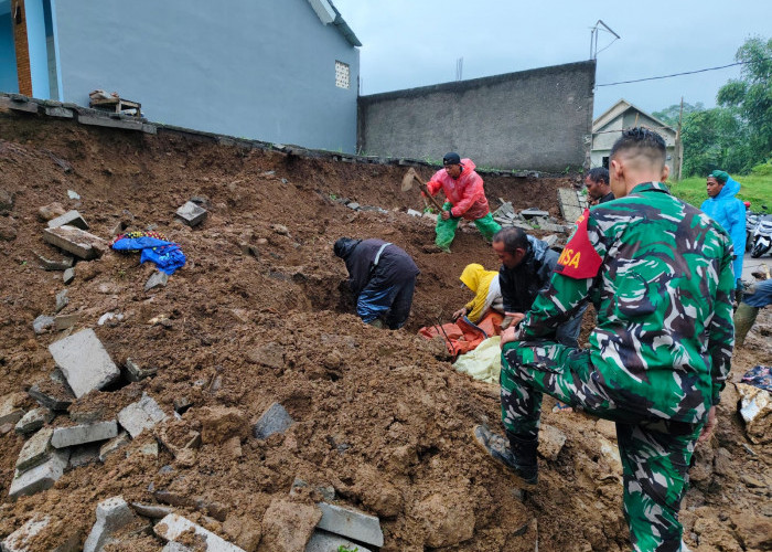 Tembok Penahan Tanah Longsor di Pacet Cianjur, Pekerja Tewas Tertimbun 