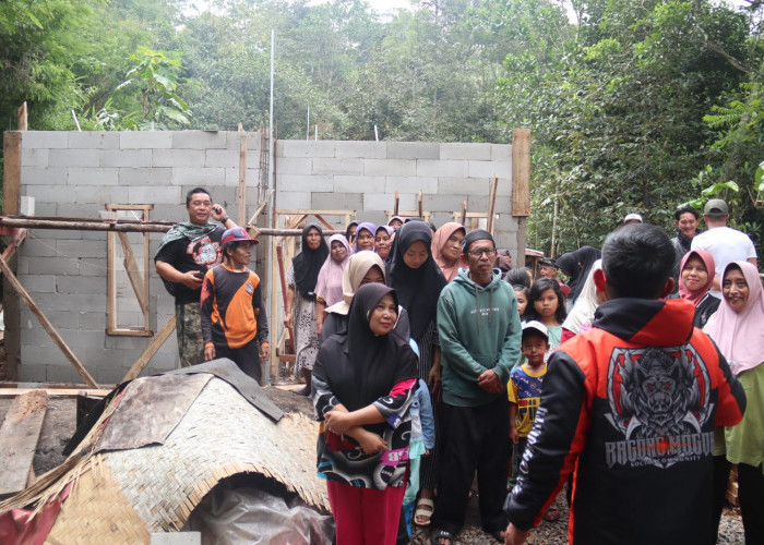 Sudah Tidak Layak Huni, Komunitas Bagong Mogok Bangun Ulang Rumah Warga di Sukanagara 